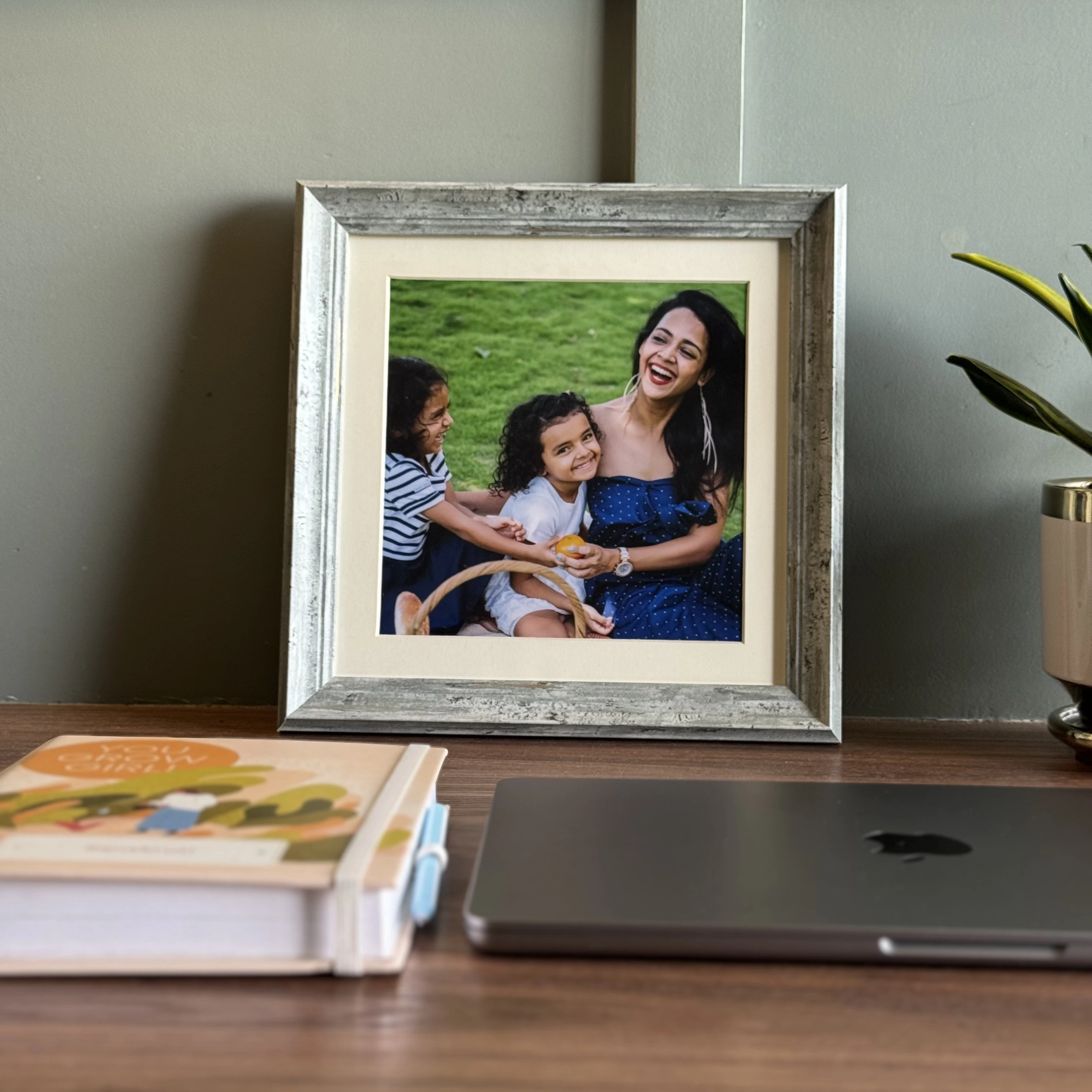 Zoomin premium photo frame